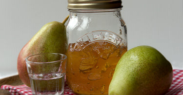 Birnen-Gelee mit Schuss