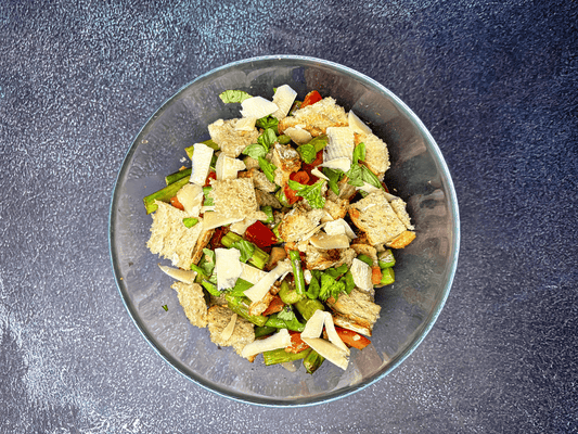 Brotsalat mit grünem Spargel - perfekt Brot verarbeiten