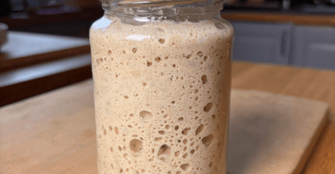 So hältst du deinen Sauerteig fit und stark