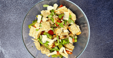 Brotsalat mit grünem Spargel - perfekt Brot verarbeiten