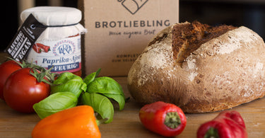 Tomatenbrot mit Sonnenblumenkernen